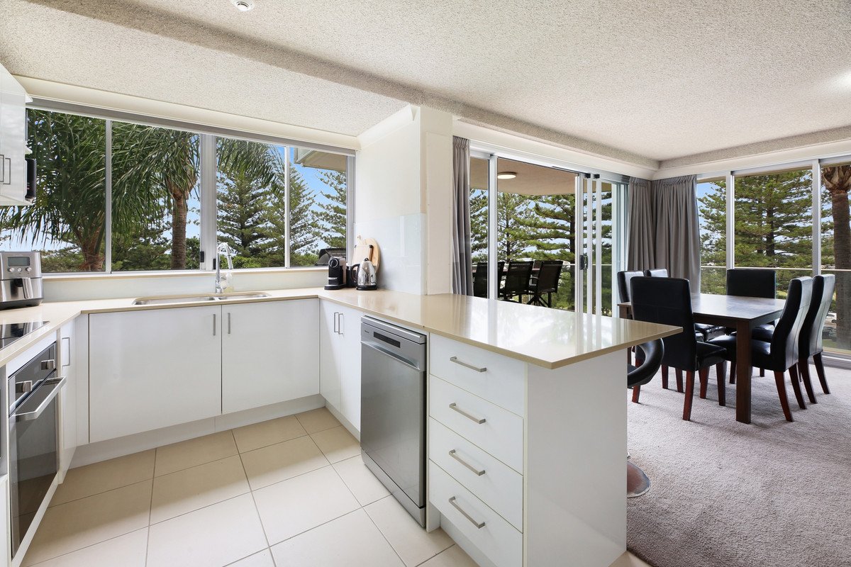 12/30-40 The Esplanade Burleigh Heads 2