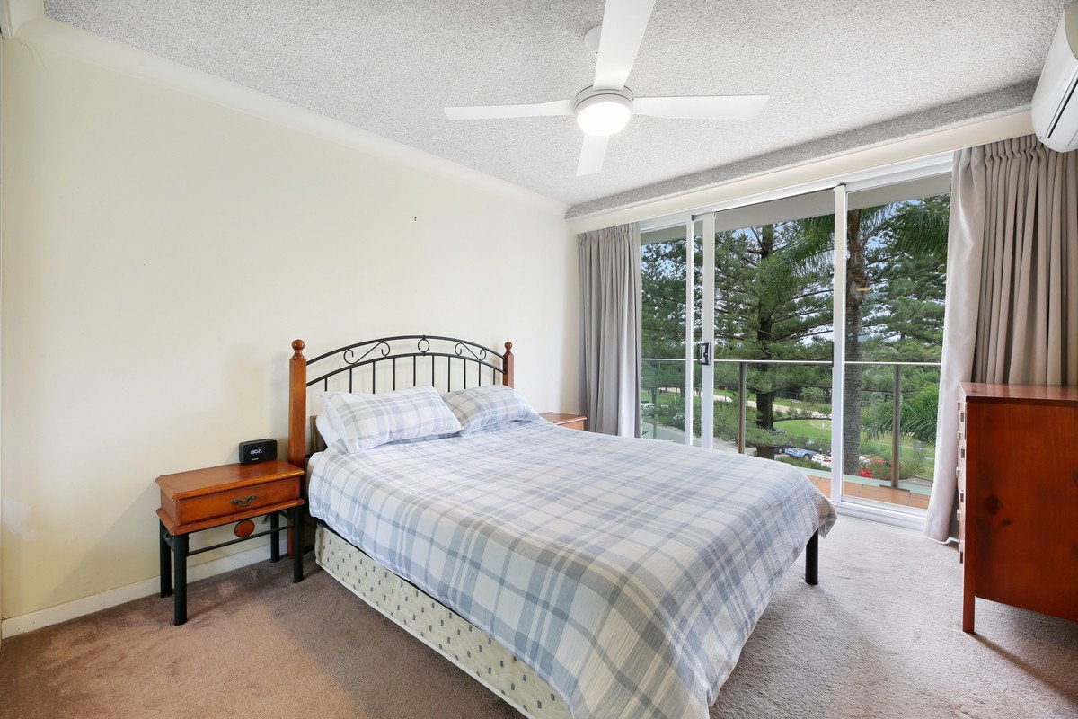 12/30-40 The Esplanade Burleigh Heads 10