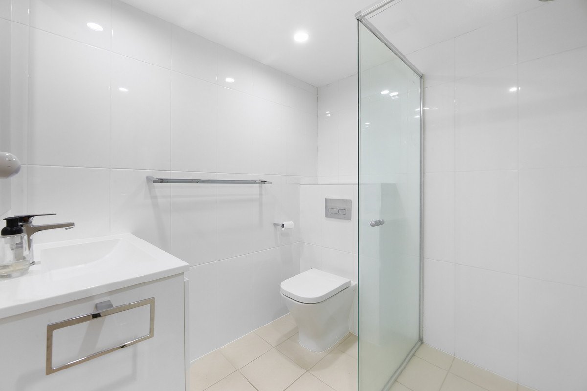 12/30-40 The Esplanade Burleigh Heads 11