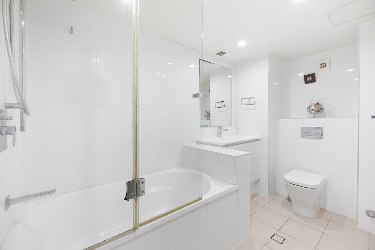 12/30-40 The Esplanade Burleigh Heads 13