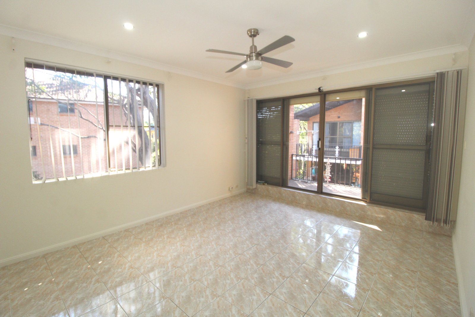 12/33 Sir Joseph Banks Street BANKSTOWN 1