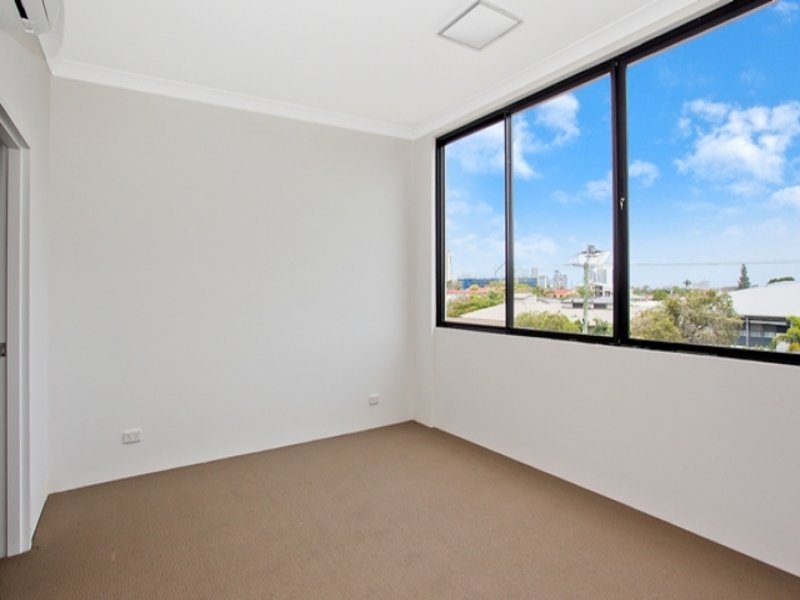 12/37 Central Street LABRADOR 8