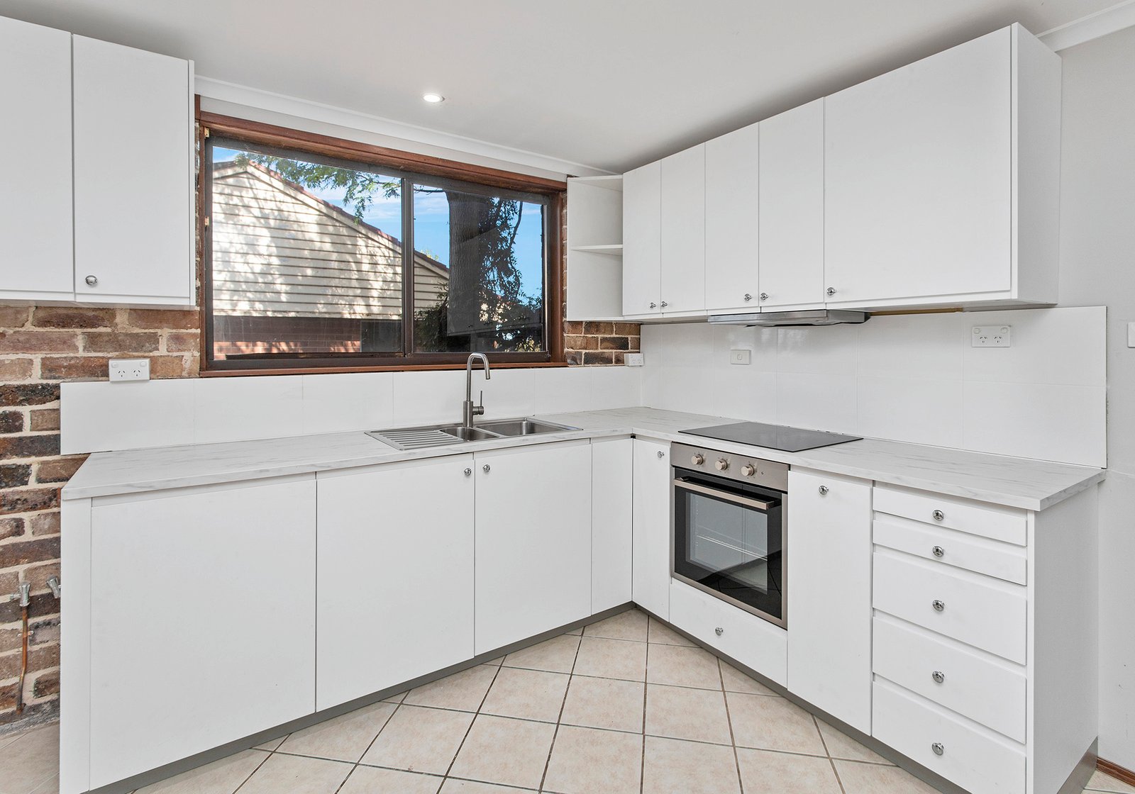 1/23a Wybalena Avenue KOONAWARRA 2
