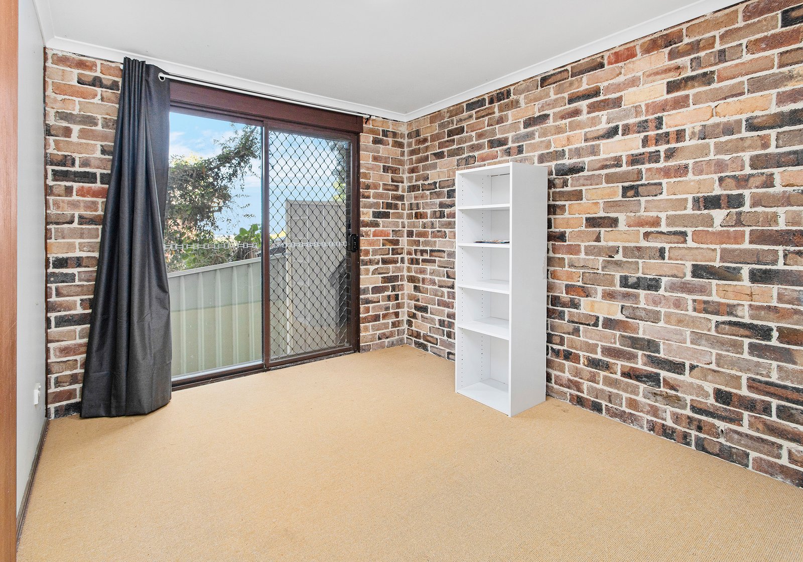 1/23a Wybalena Avenue KOONAWARRA 3