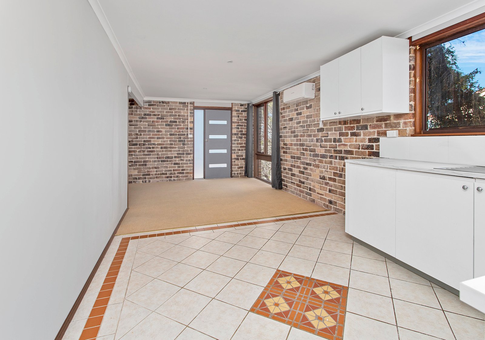 1/23a Wybalena Avenue KOONAWARRA 4