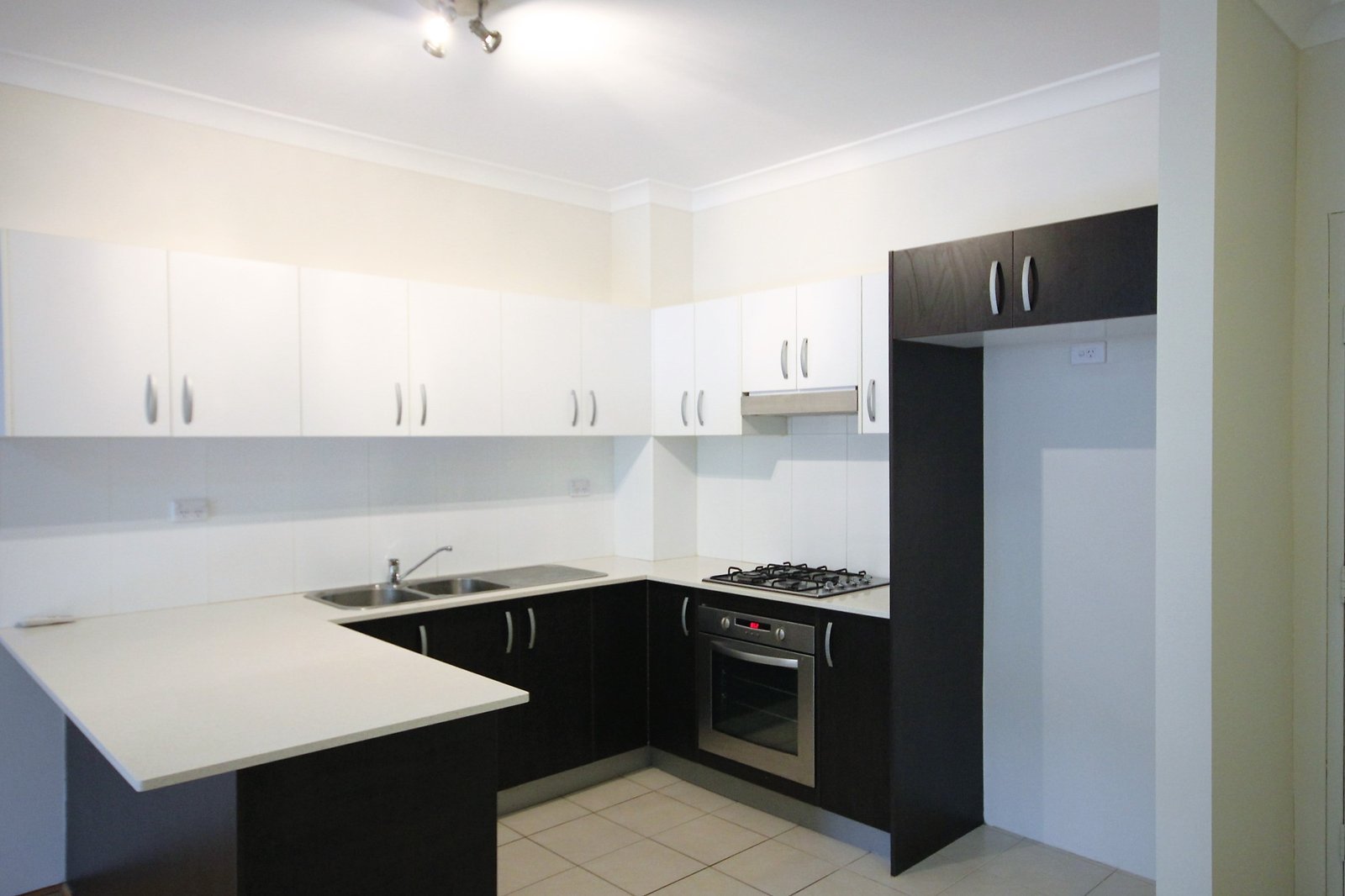 1/24-30 Gladestone Street KOGARAH 2