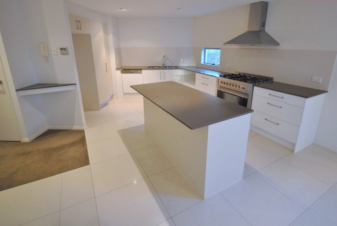 1/24-30 Tarcoola Crescent SURFERS PARADISE 3