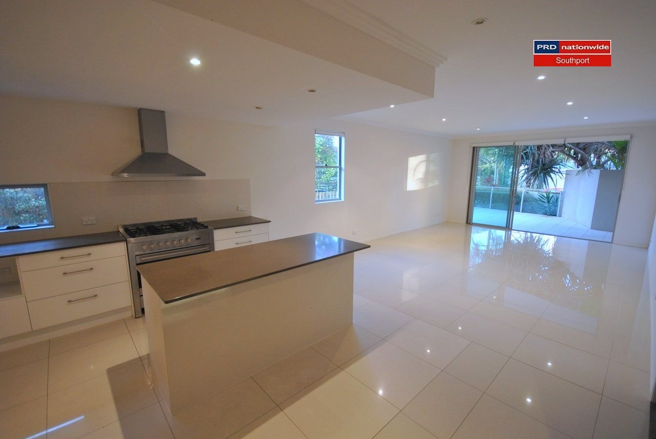 1/24-30 Tarcoola Crescent SURFERS PARADISE 3