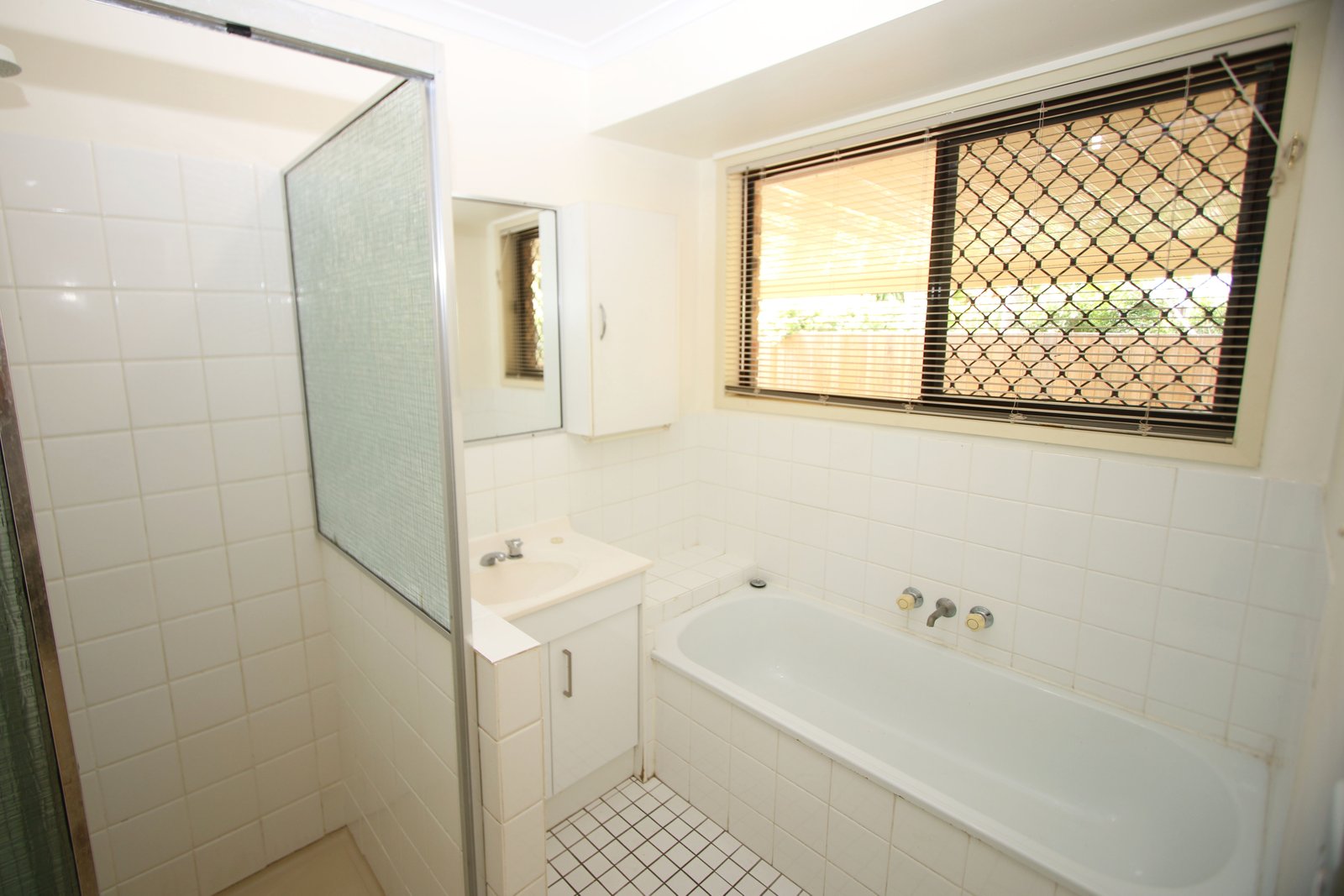 1/24 Callistemon Court ARUNDEL 8
