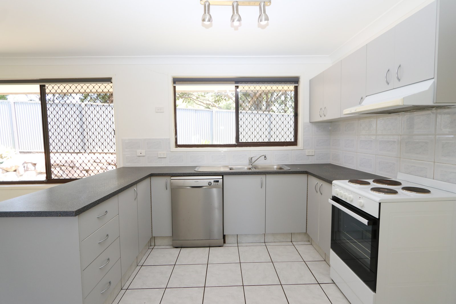 124 Currumburra Road ASHMORE 4