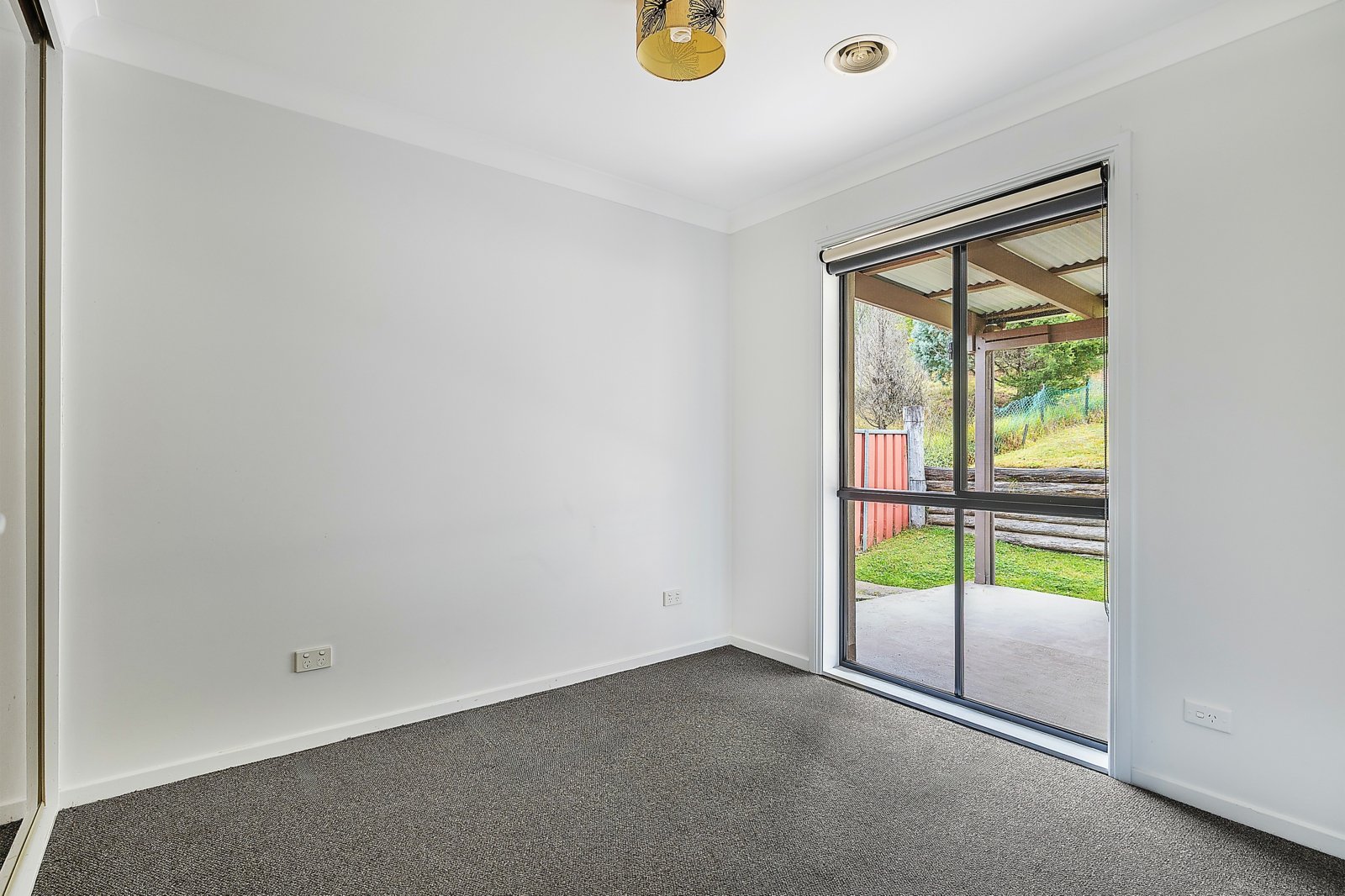 124 Macaulay St  Morts Estate 6