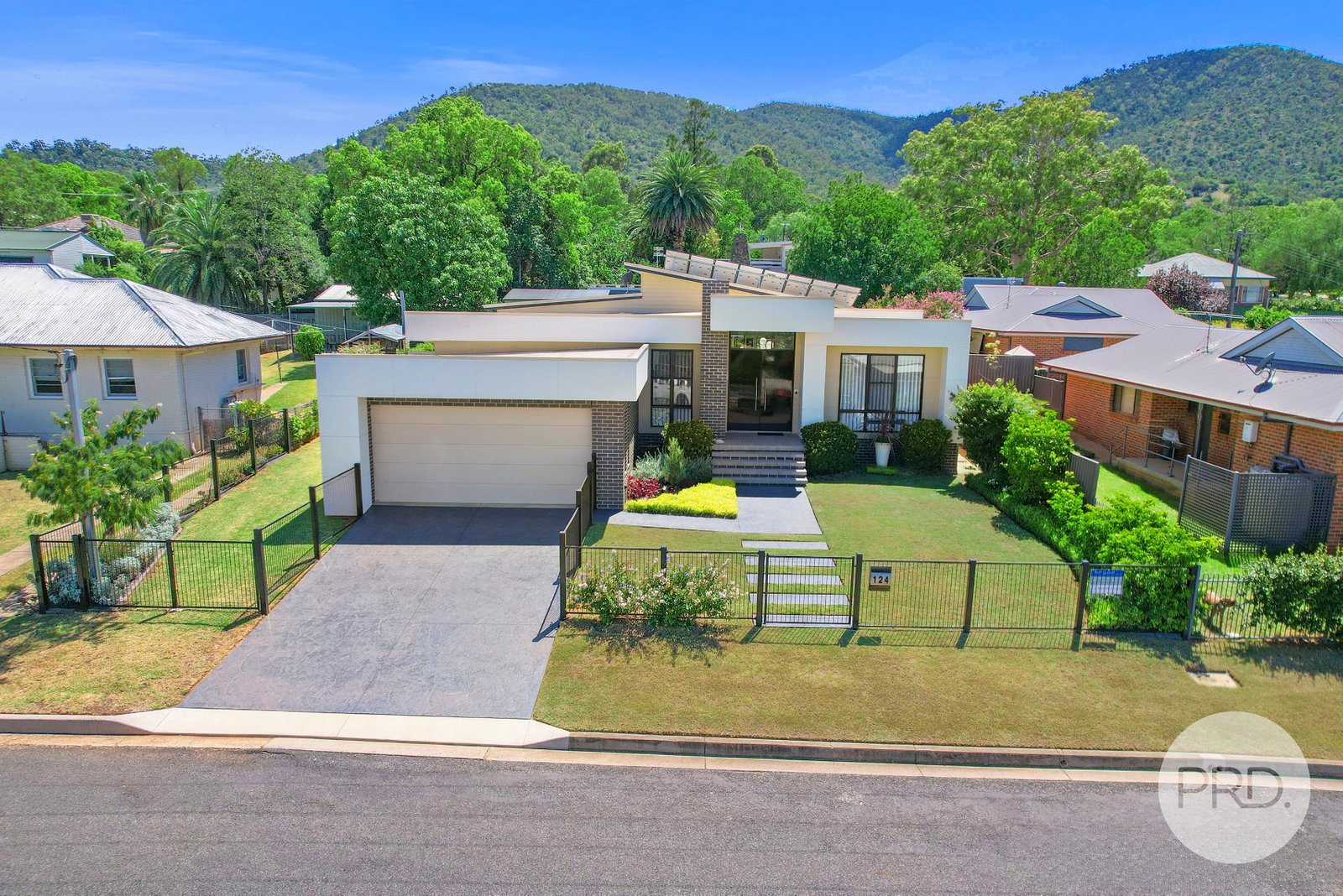124 Rawson Avenue TAMWORTH 1