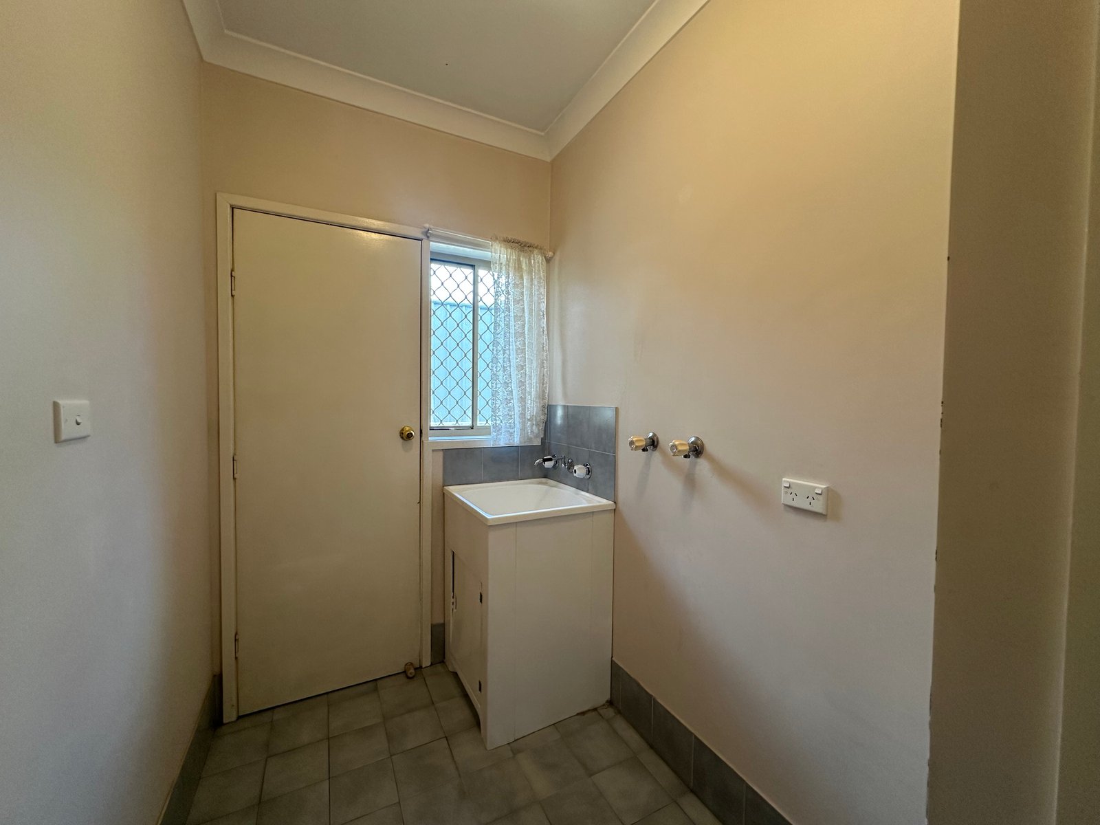 1/24 Rawson Avenue TAMWORTH 9