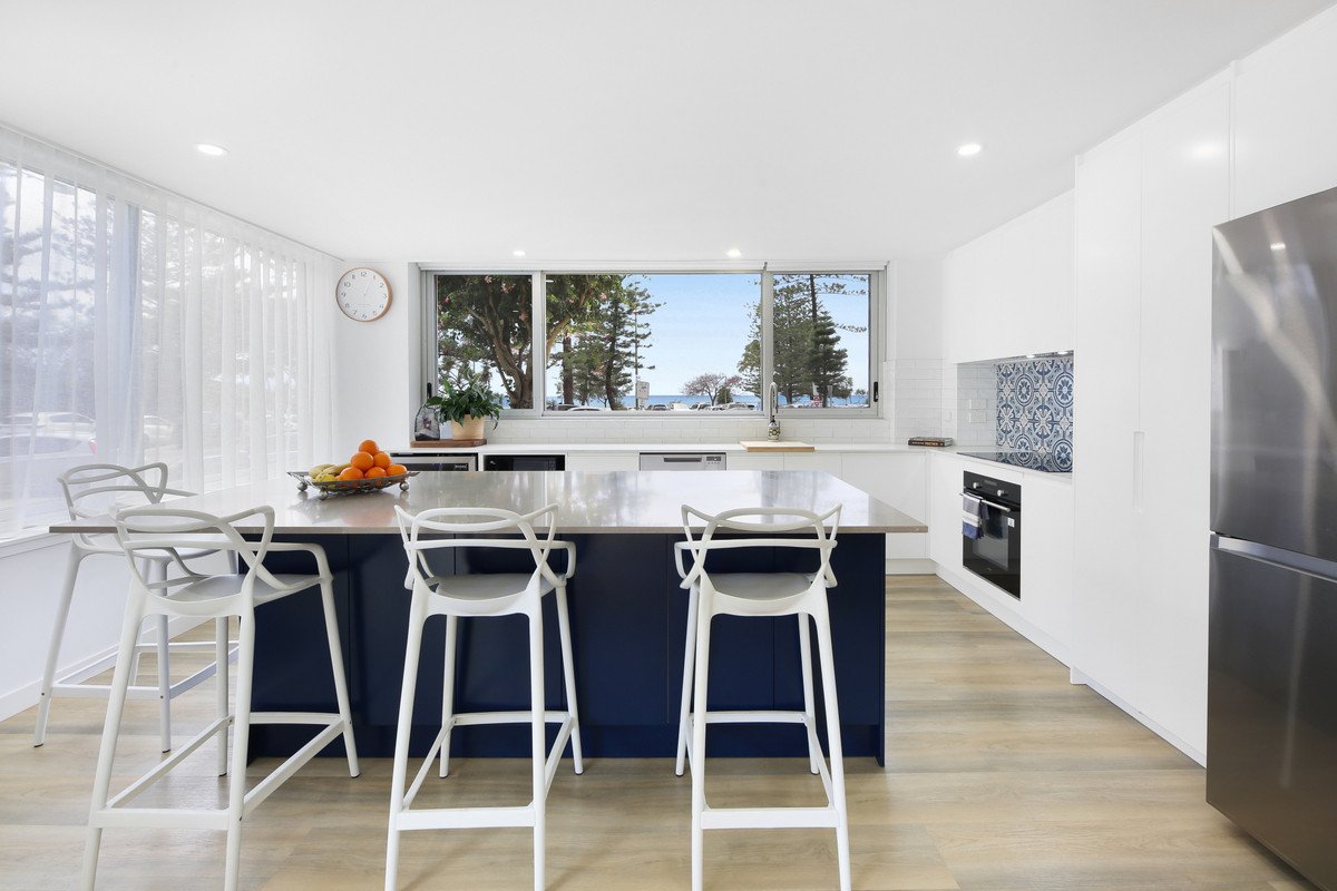 1/24 The Esplanade Burleigh Heads 6