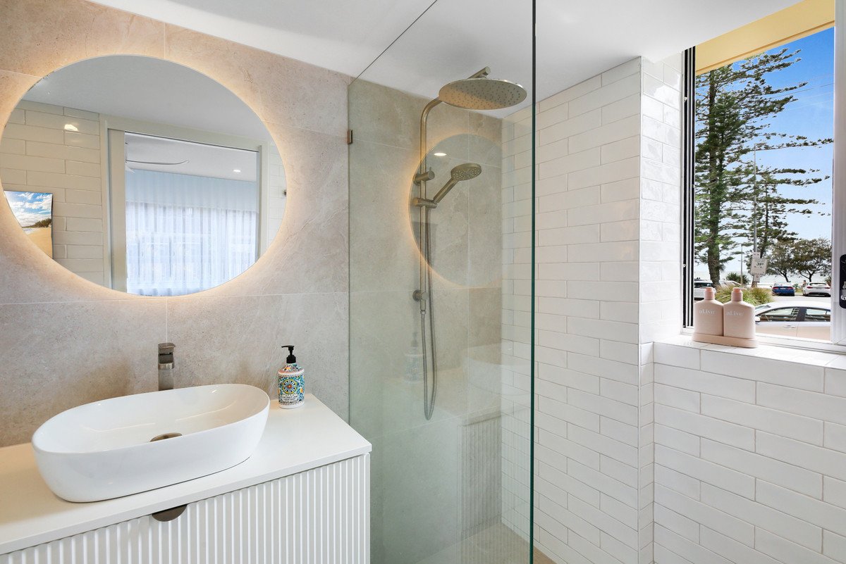 1/24 The Esplanade Burleigh Heads 17