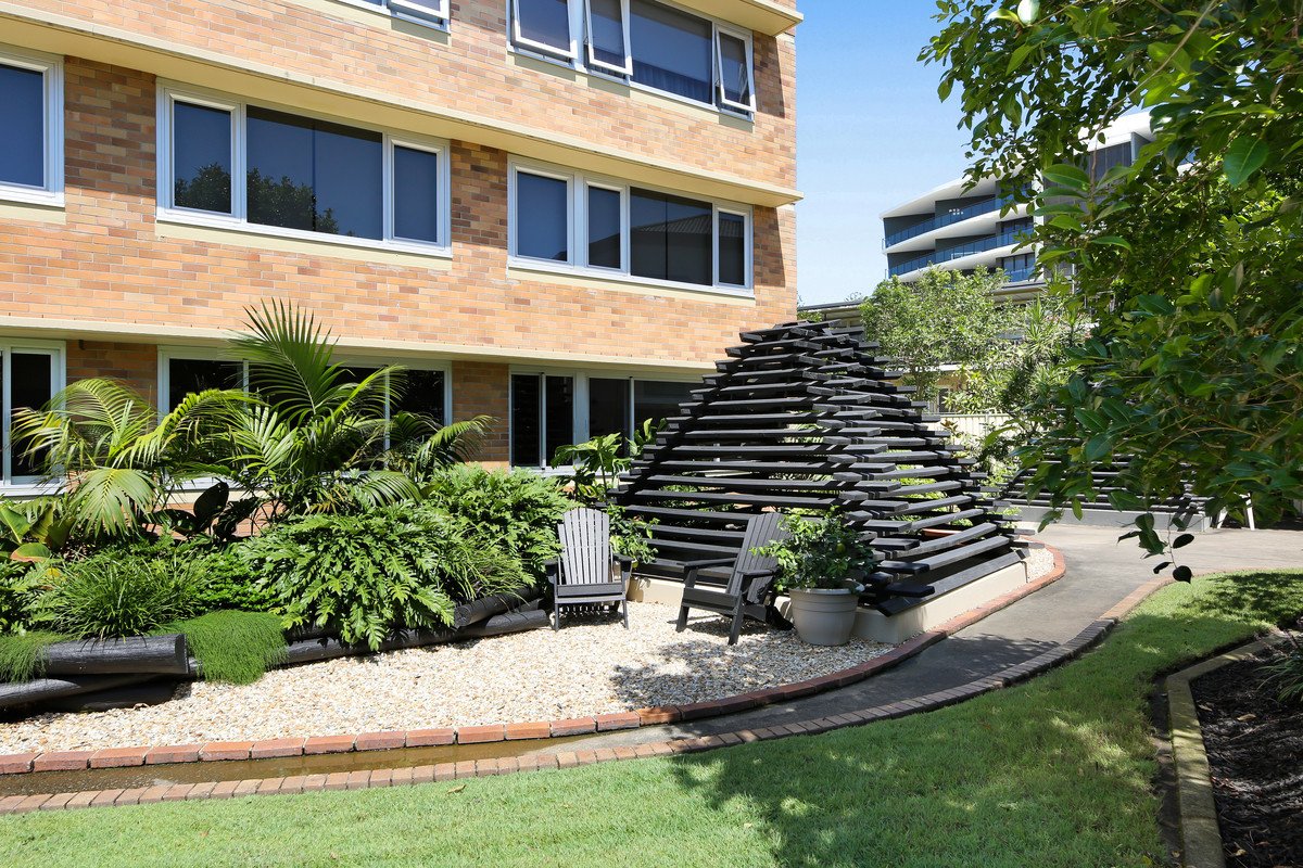 1/24 The Esplanade Burleigh Heads 29