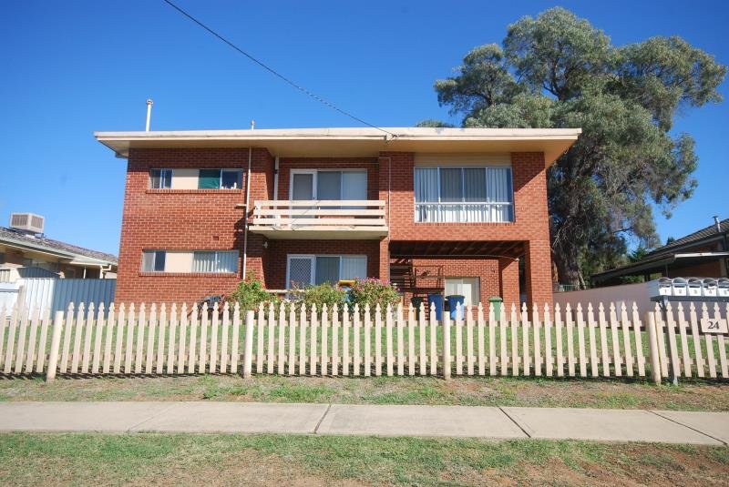 1/24 Willow Street KOORINGAL 1