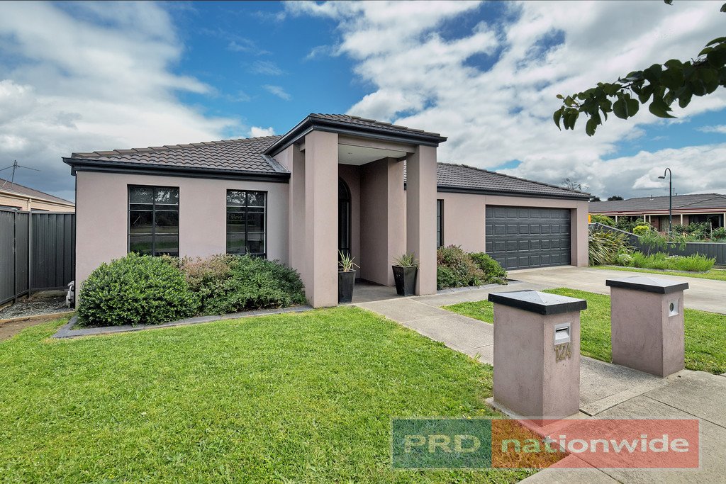 124 Wiltshire Lane DELACOMBE 1