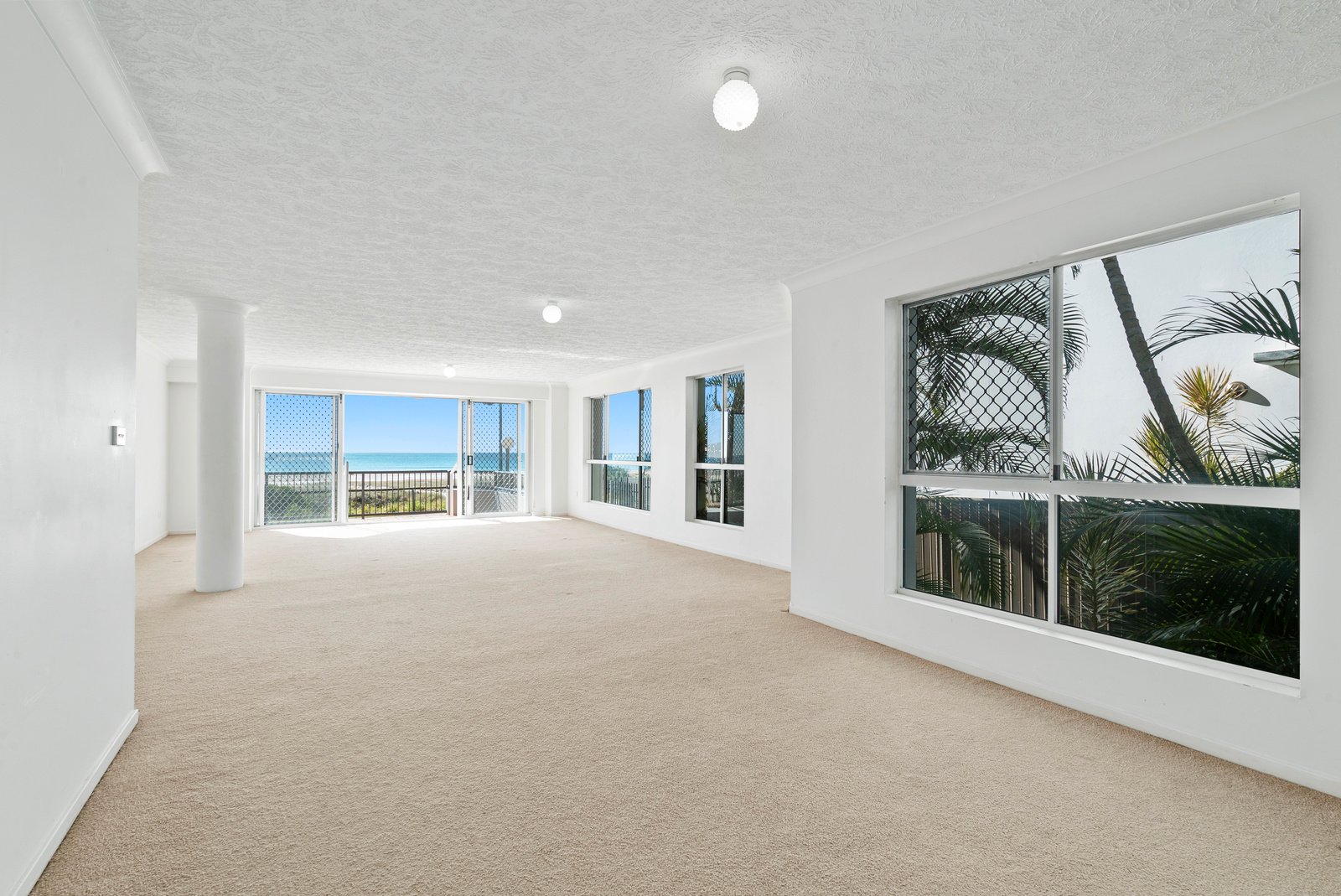 1/241 Golden Four Drive BILINGA 2