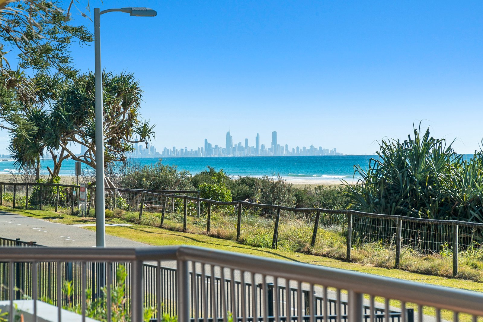 1/241 Golden Four Drive BILINGA 7