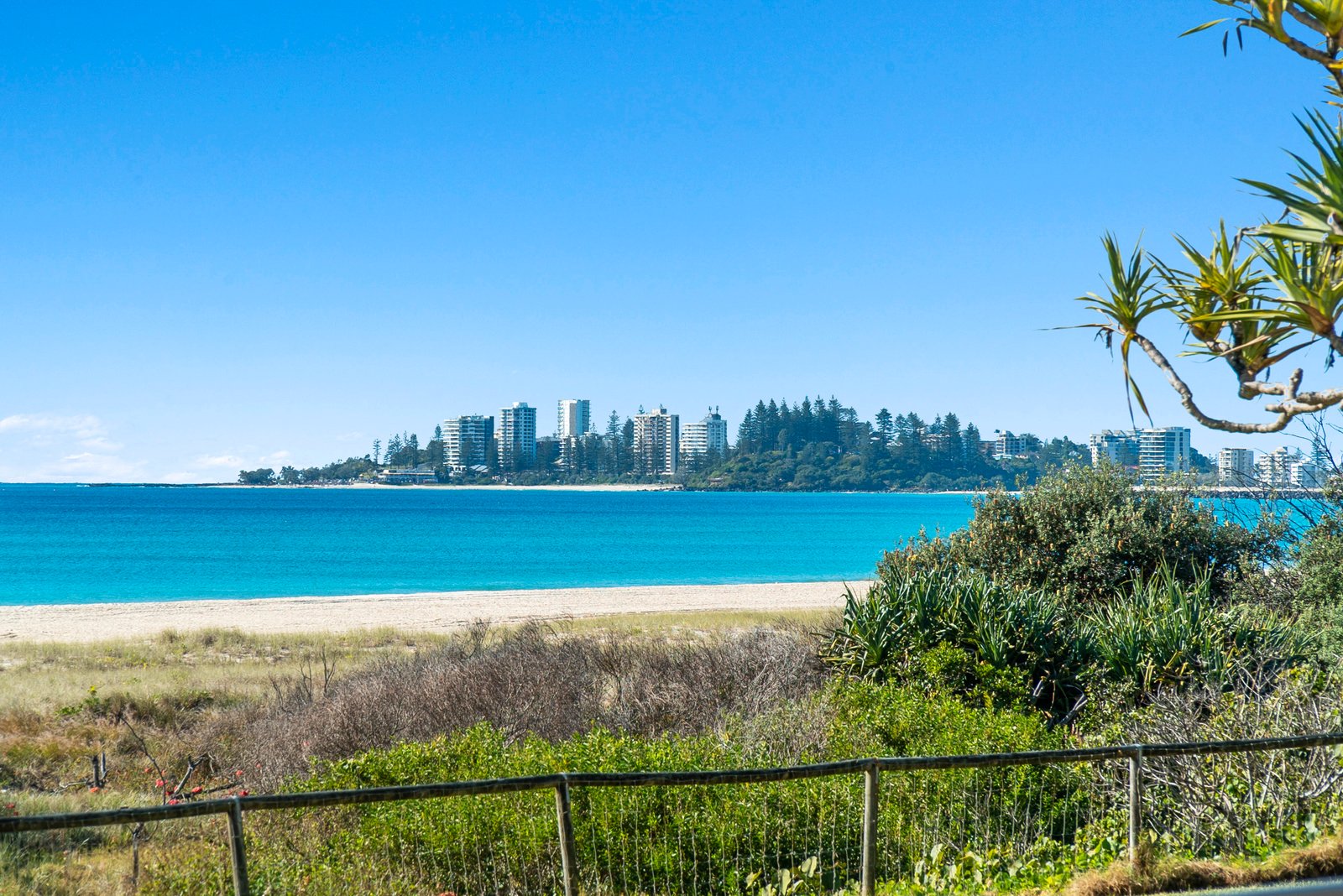 1/241 Golden Four Drive BILINGA 8