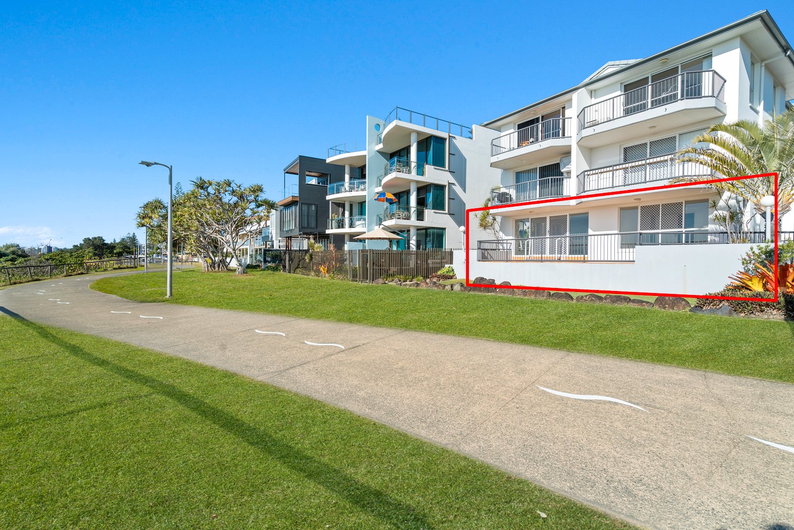 1/241 Golden Four Drive BILINGA 9