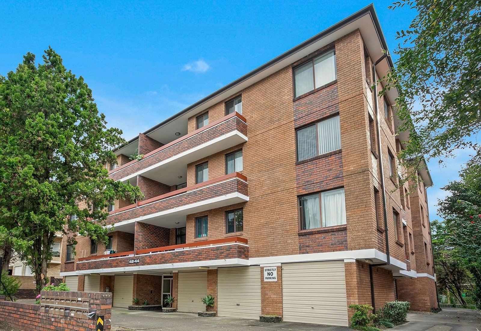 12/42-44 Robertson Street KOGARAH 1