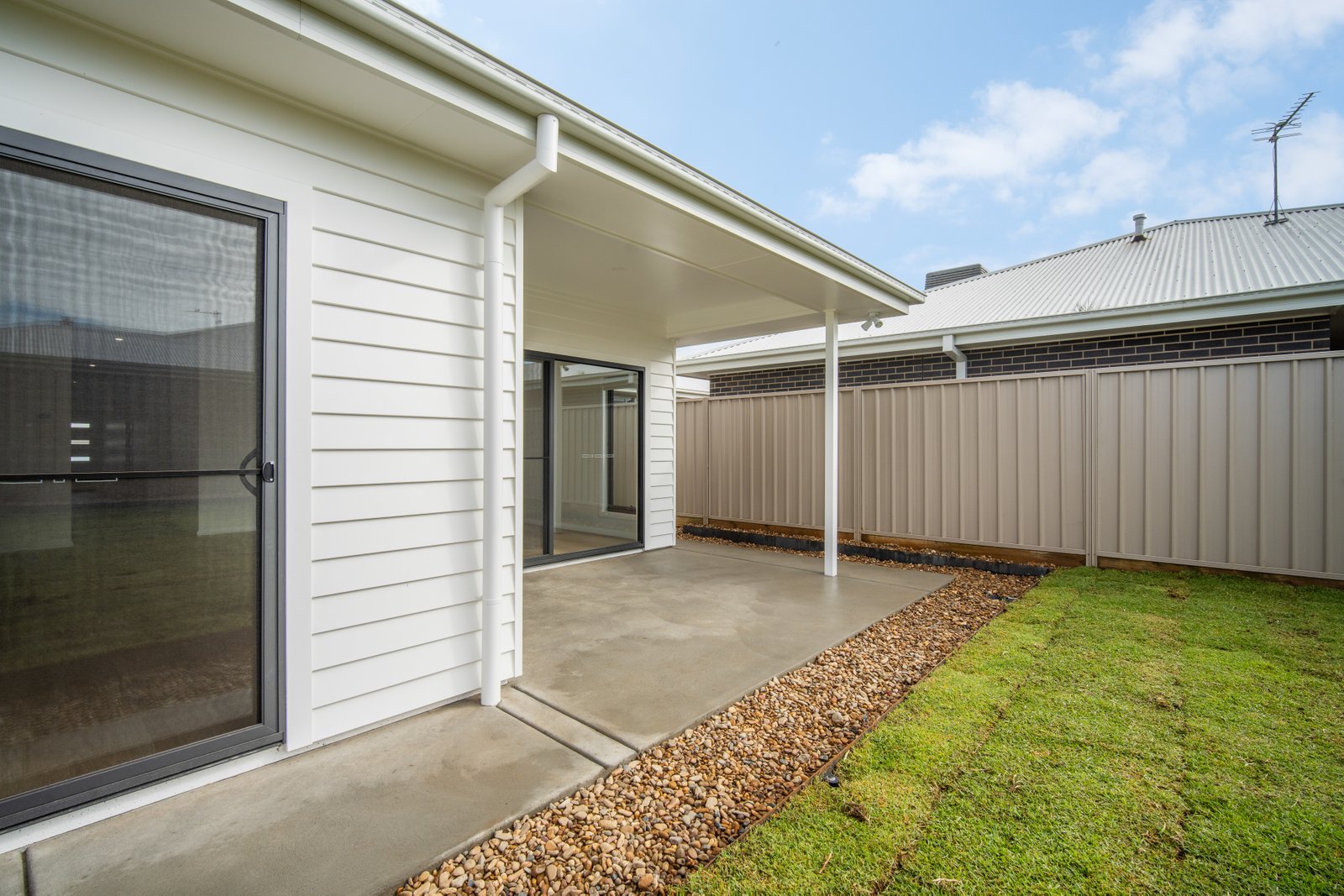1&2/42 Valencia Drive GOBBAGOMBALIN 15