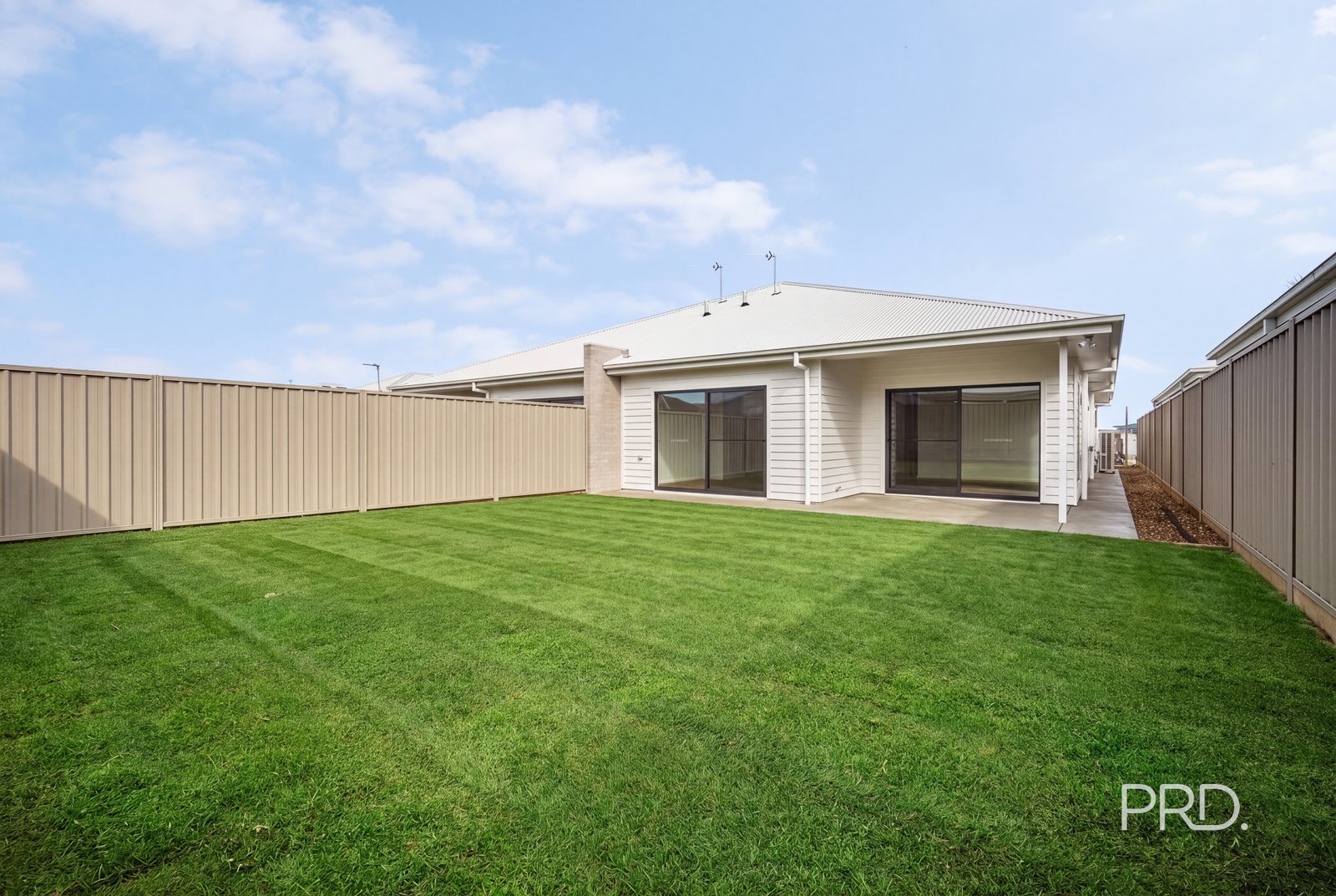 1&2/42 Valencia Drive GOBBAGOMBALIN 18