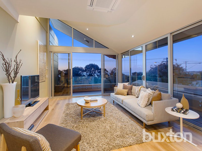 Gallery: 1/243 Beach Road