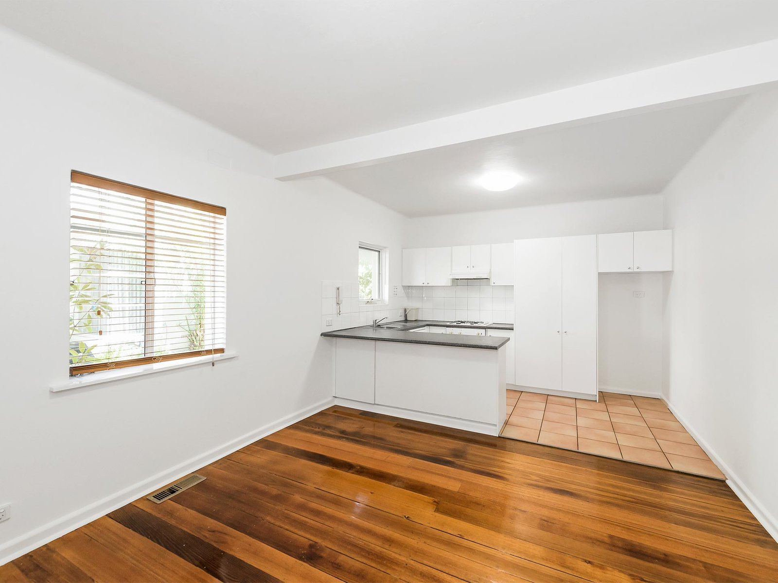 Gallery: 1/247 Hampton Street