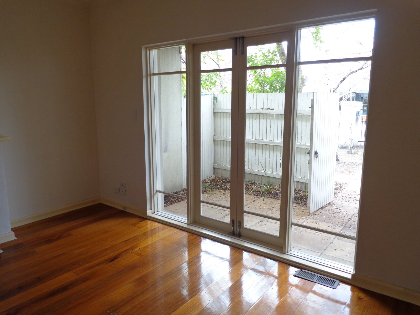 Gallery: 1/247 Hampton Street