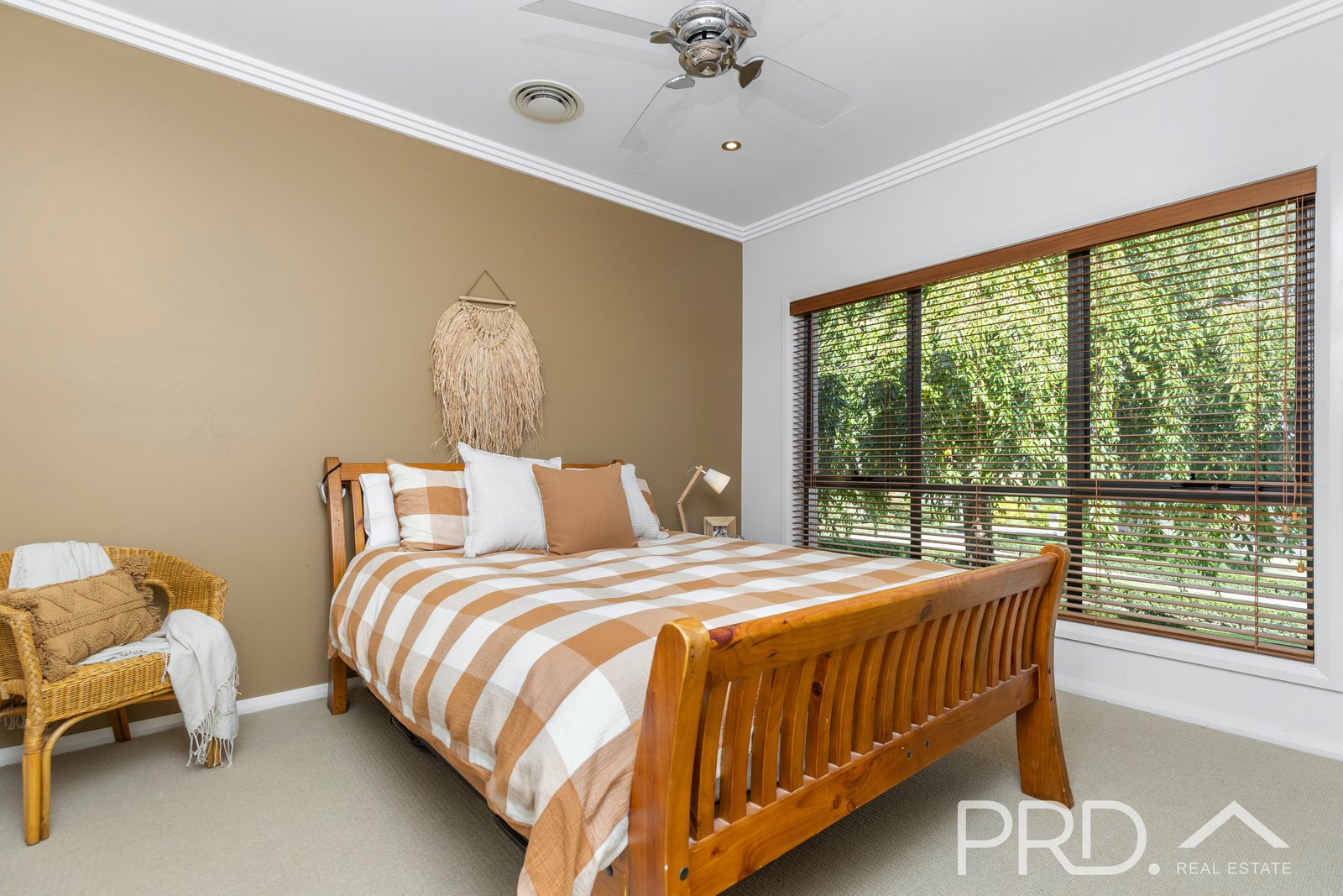 12/477 Wee Jasper Road TUMUT 11