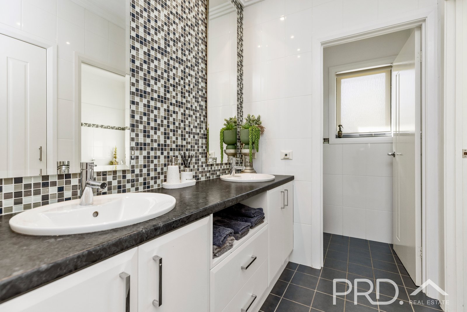 12/477 Wee Jasper Road TUMUT 13