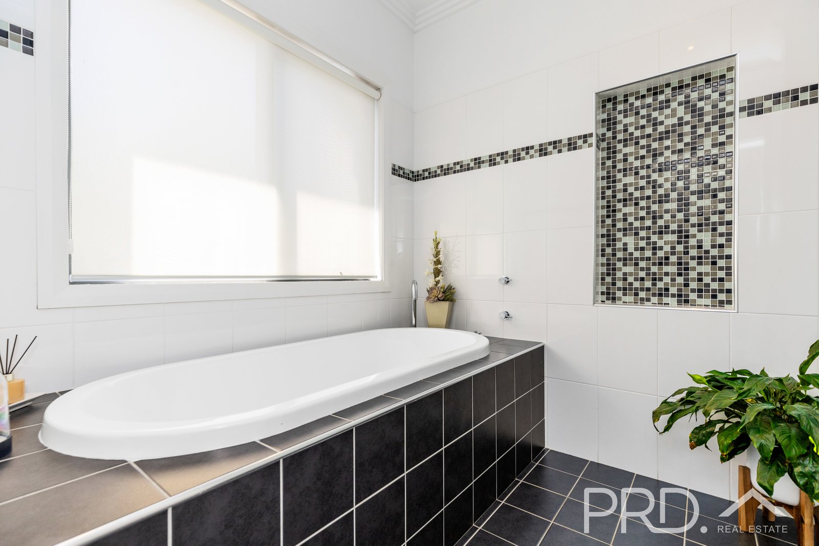 12/477 Wee Jasper Road TUMUT 14