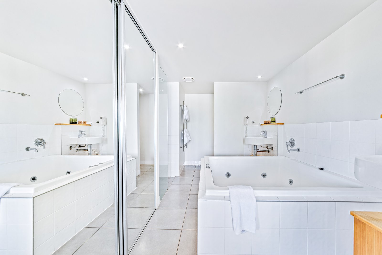 124/9A Hermitage Drive AIRLIE BEACH 10