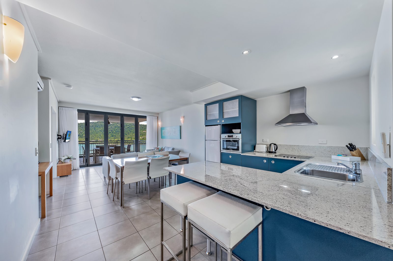 124/9A Hermitage Drive AIRLIE BEACH 2