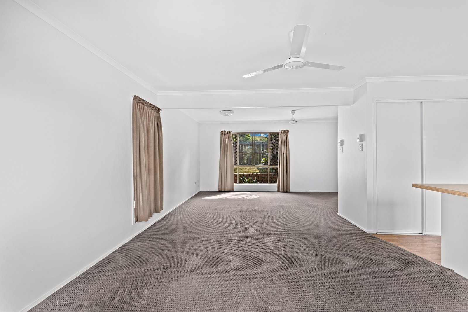 1&2/5 Barnes Place CANNONVALE 8