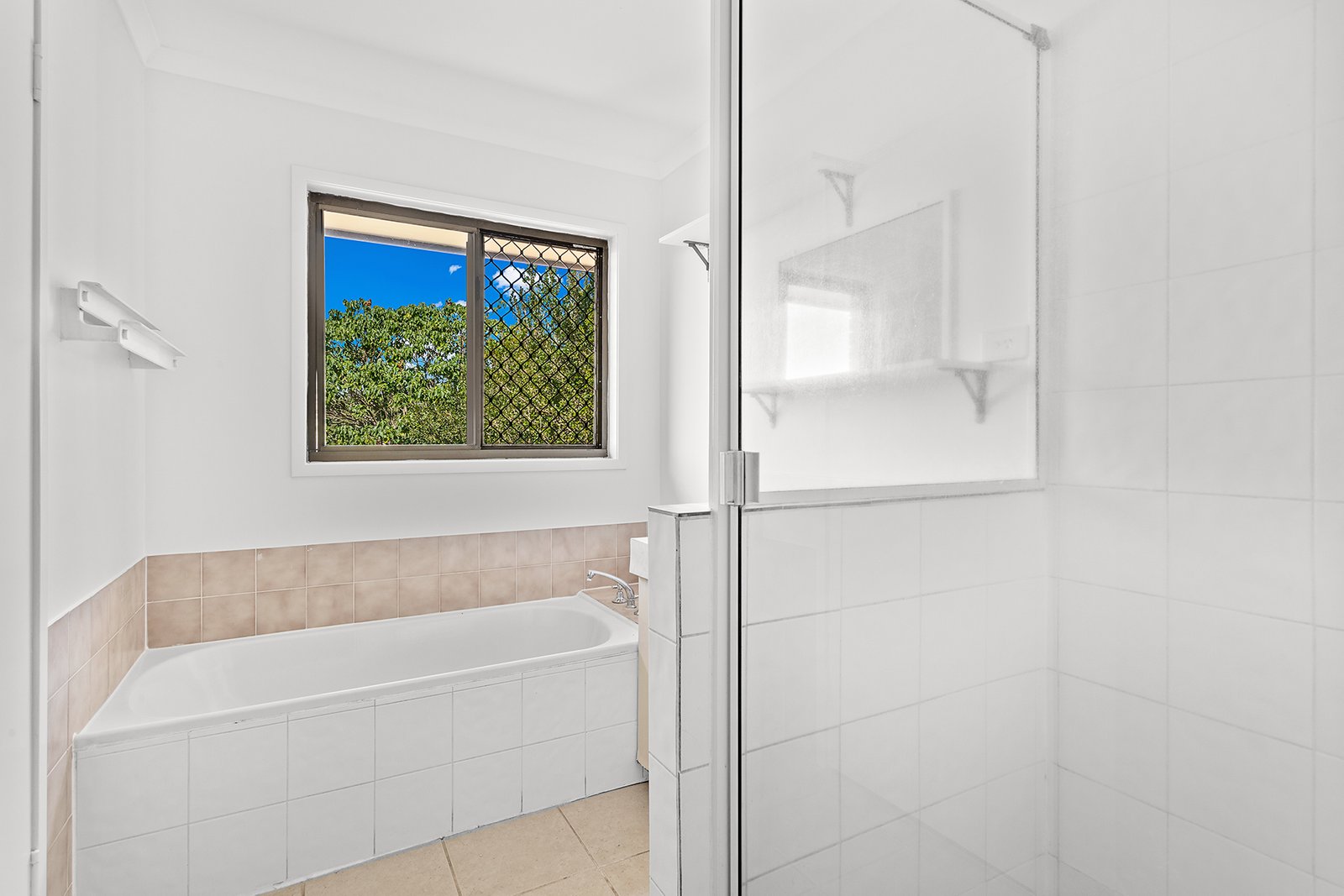 1&2/5 Barnes Place CANNONVALE 11