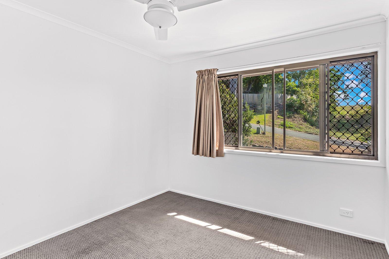 1&2/5 Barnes Place CANNONVALE 12