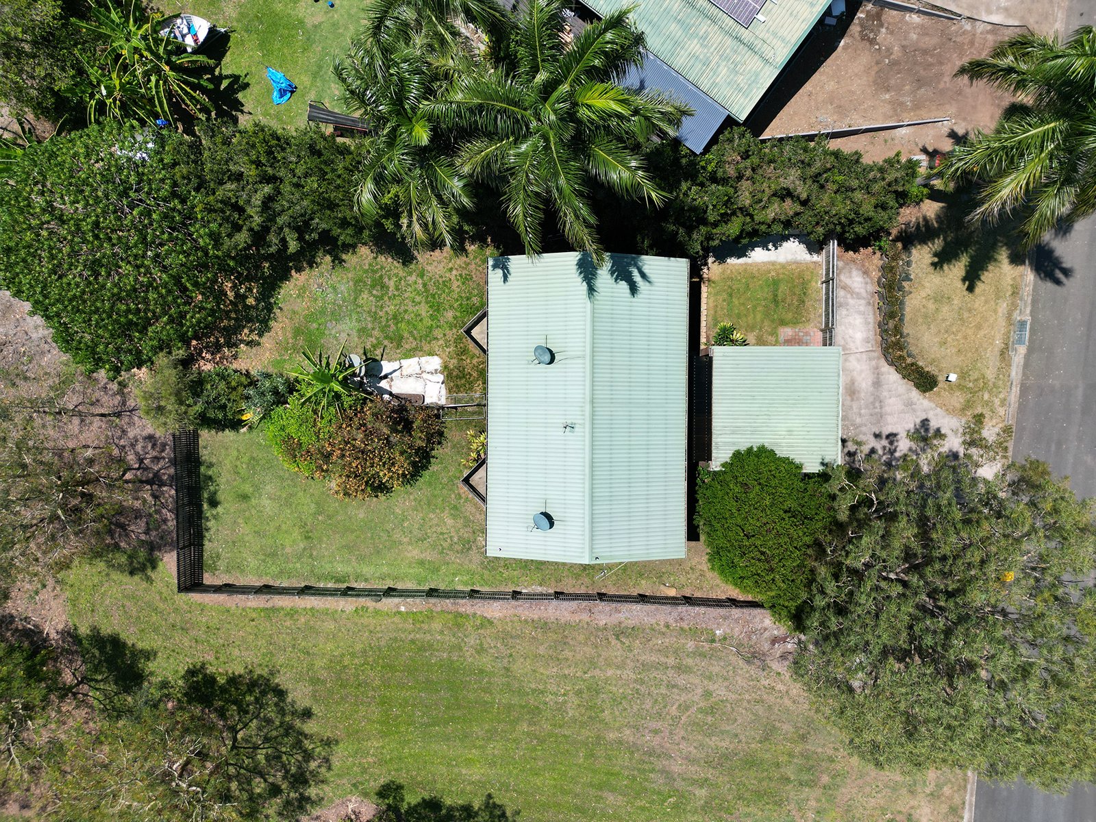 1&2/5 Barnes Place CANNONVALE 19