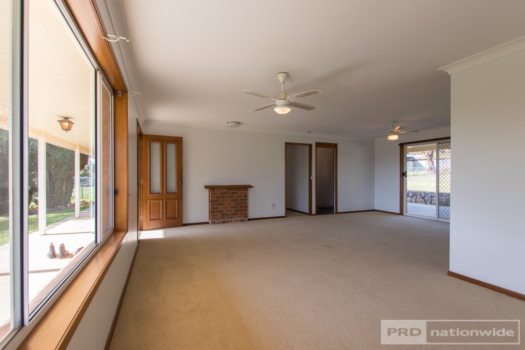 125 Blowering Road TUMUT 6