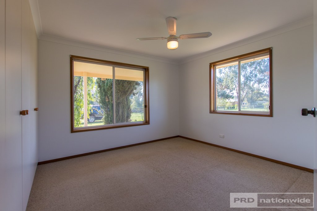 125 Blowering Road TUMUT 7
