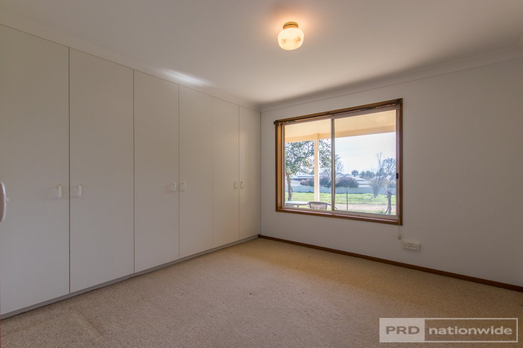 125 Blowering Road TUMUT 8