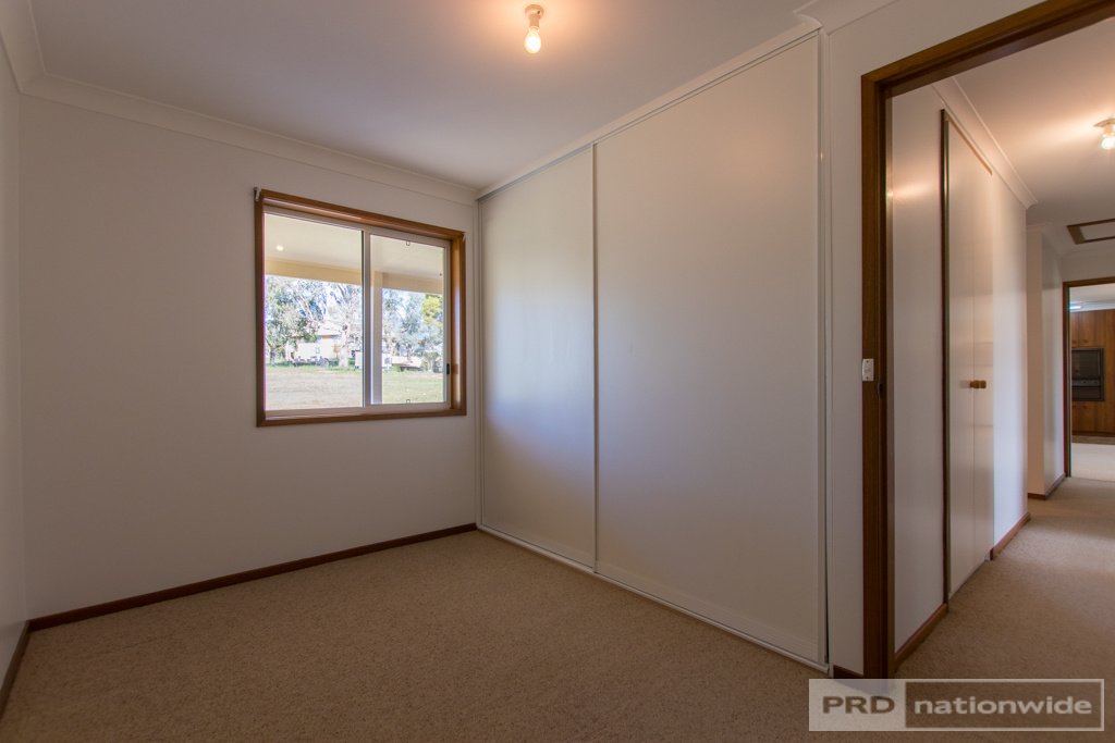 125 Blowering Road TUMUT 9