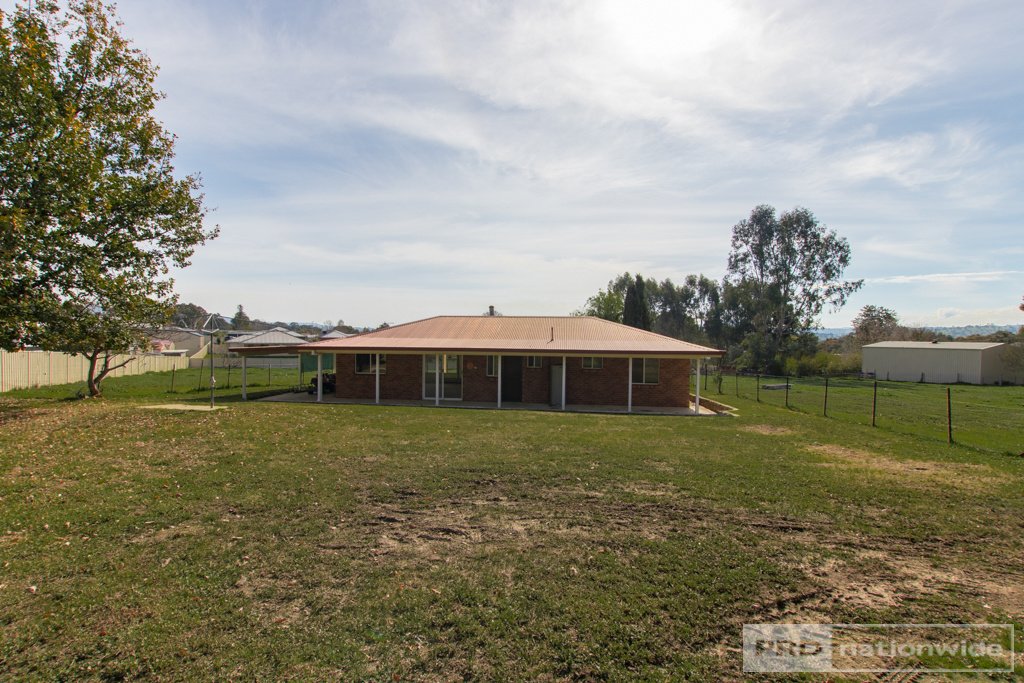 125 Blowering Road TUMUT 11