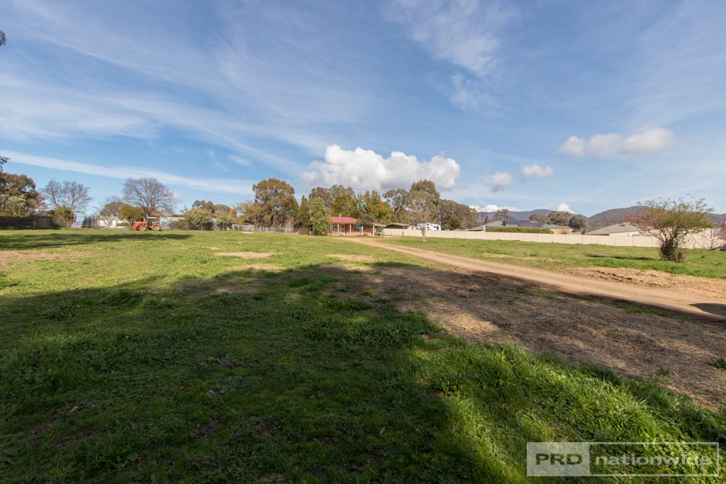 125 Blowering Road TUMUT 12