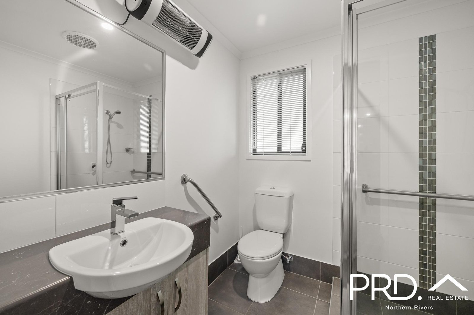 125 Cockatoo Close / 69 Light Street CASINO 5