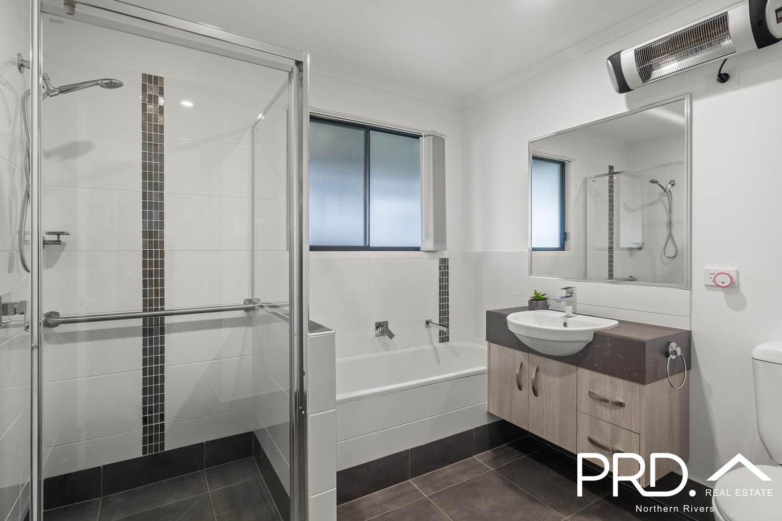 125 Cockatoo Close / 69 Light Street CASINO 8