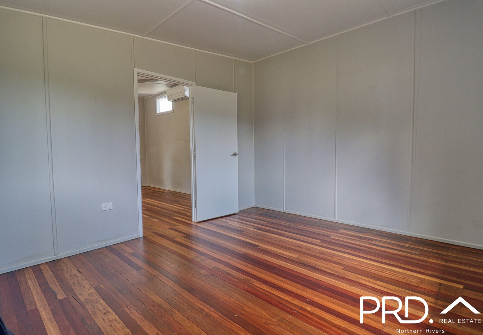 1/25 East Street CASINO 4